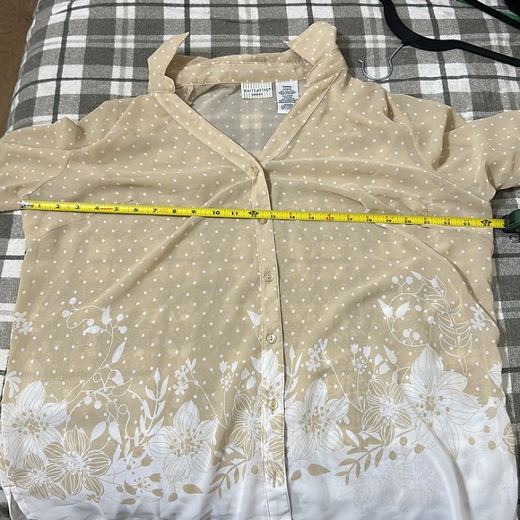 White Stag Women’s shirt Size 1x(16w) tan and white- lightweight - Picture 4 of 4